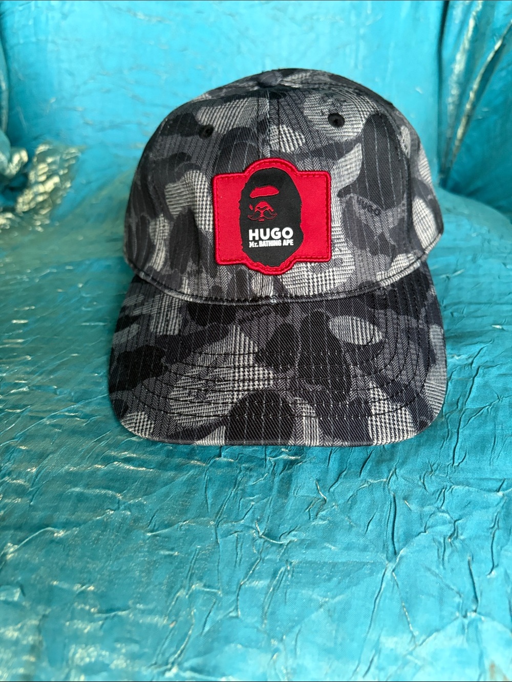 A bathing apeI HUGO Camouflage Baseball Cap - Black, Gray & Red Patch